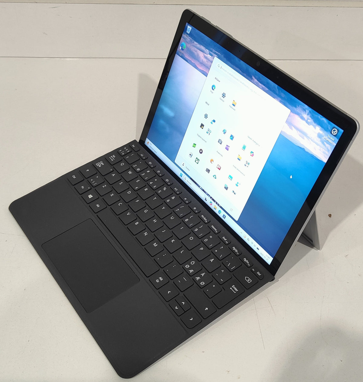 Microsoft Surface Go 2   Intel 4425Y / 8 GB / 120 GB SSD / FHD Touch 2 in 1 / Win 11